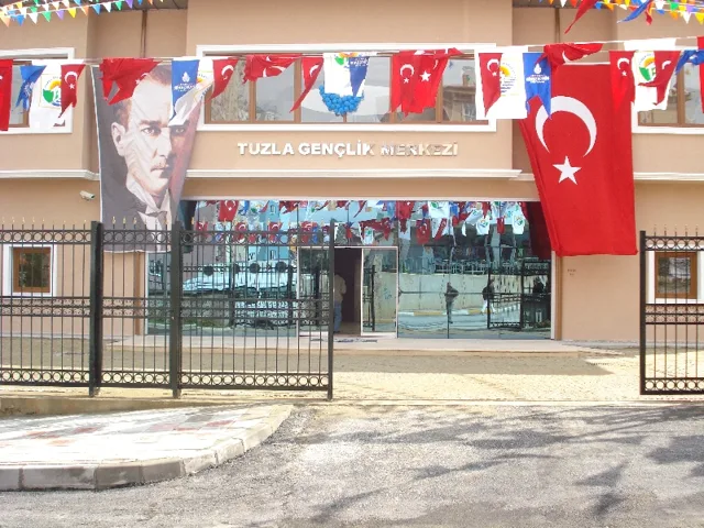 TUZLA HİLAL KONUTLARI GENÇLİK MERKEZİ